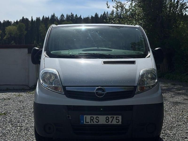 Begagnad Opel Vivaro 115 HK (84 kW) 2012 Vit Minibuss