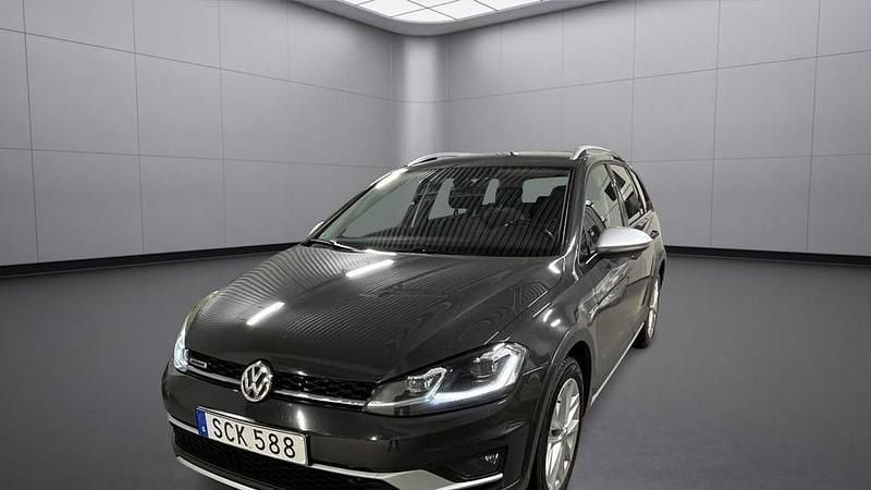 Grå Begagnad 2018 VW Golf Alltrack Kombi | 204 900 kr (Marknadspris) - Bild 1/4