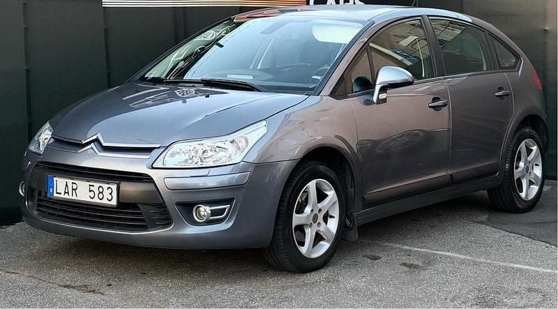 Brun Begagnad 2008 Citroën C4 Halvkombi | 56 000 kr (Dyr) - Bild 1/4