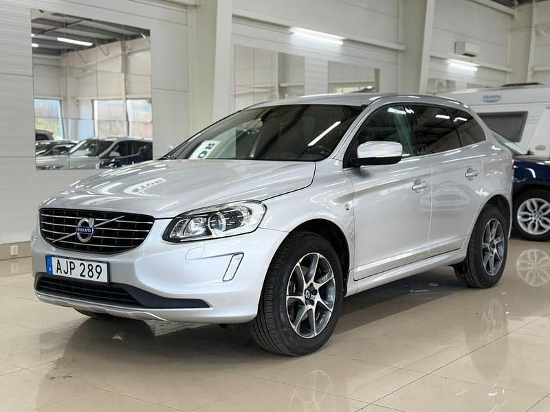 Silver Begagnad 2015 Volvo XC60 Ocean Race SUV | 142 900 kr (Marknadspris) - Bild 1/4