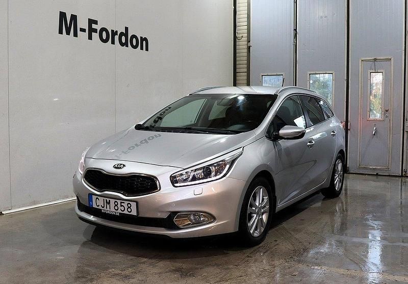 Grå Begagnad 2014 Kia Ceed Sportswagon EX Kombi | 119 900 kr (Lite dyr) - Bild 1/4
