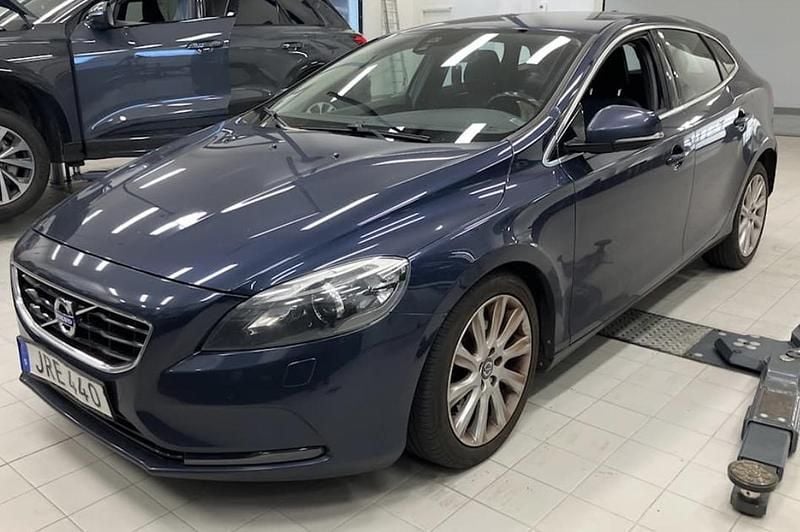 Blå Begagnad 2015 Volvo V40 Kombi | 120 000 kr (Bra pris) - Bild 1/4