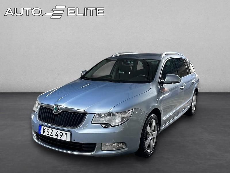 Blå Begagnad 2011 Skoda Superb Elegance Kombi | 99 800 kr (Marknadspris) - Bild 1/4