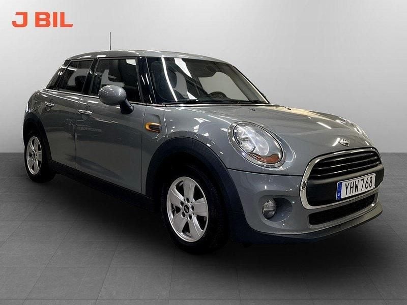 Grå Begagnad 2016 Mini ONE Pepper Halvkombi | 109 900 kr (Marknadspris) - Bild 1/4