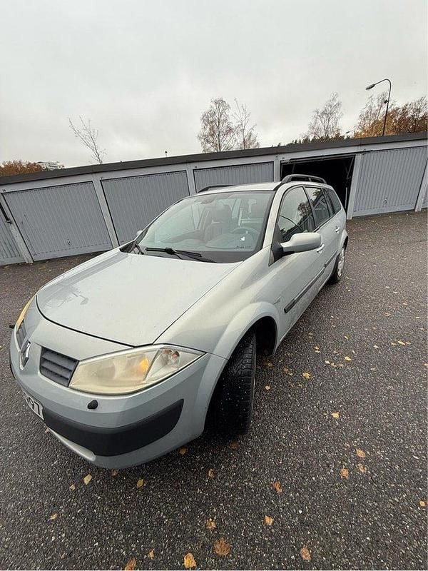 Grå Begagnad 2004 Renault Mégane GrandTour Kombi | 7 000 kr (Bra pris) - Bild 1/4