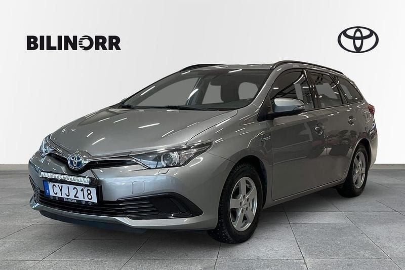 Ljusgrå (grå) Begagnad 2016 Toyota Auris Touring Sports Life Kombi | 134 900 kr (Marknadspris) - Bild 1/3