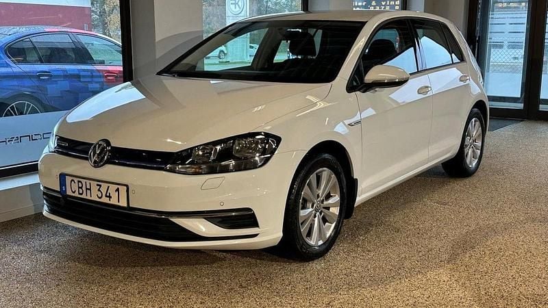 Vit Begagnad 2017 VW Golf VII Halvkombi | 139 900 kr (Bra pris) - Bild 1/4