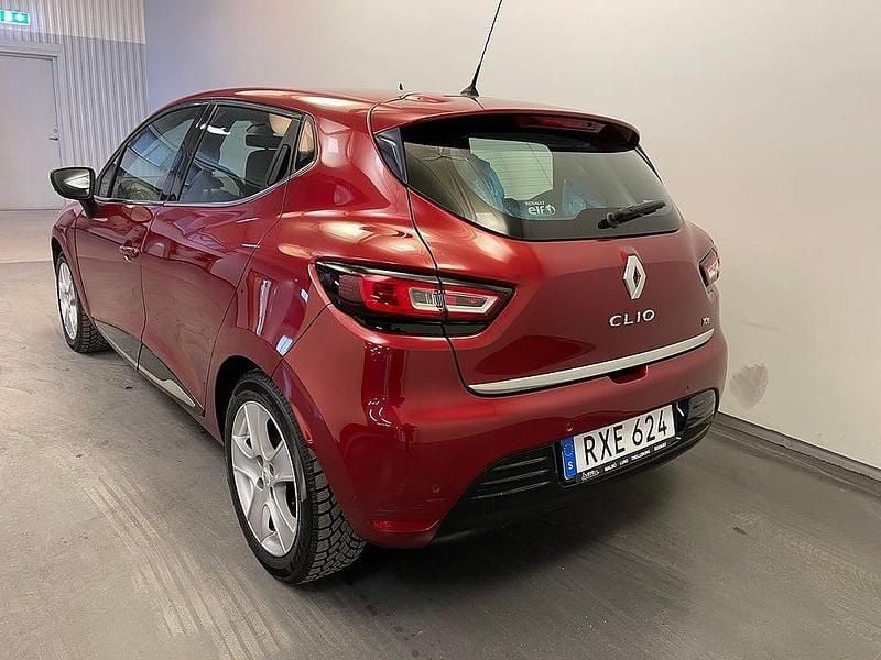 Begagnad Renault Clio IV Intens 91 HK (66 kW) 2016 Mörkröd Halvkombi