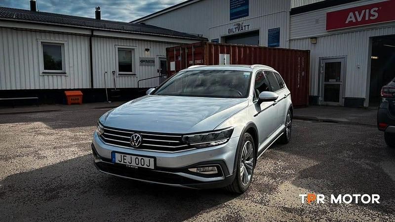 Silver Begagnad 2023 VW Passat Alltrack Kombi | 399 000 kr - Bild 1/2