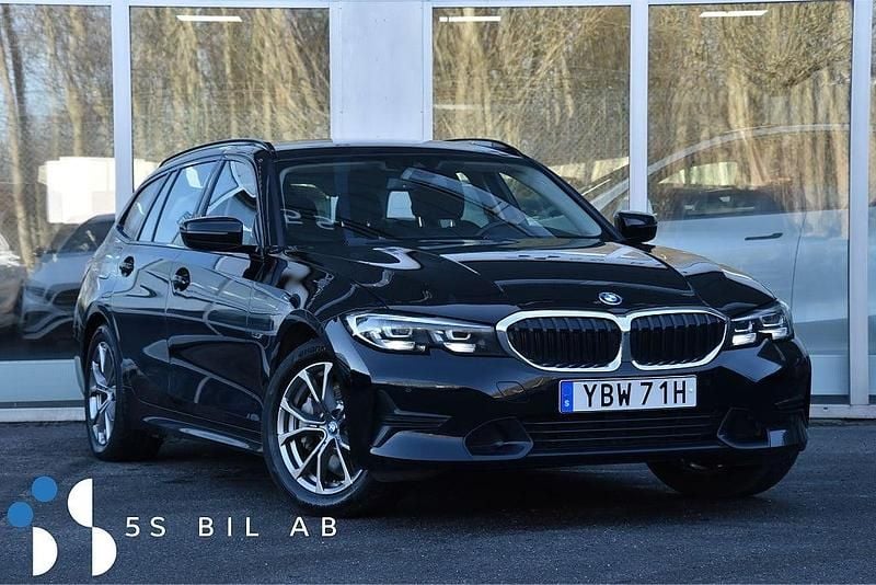 Begagnad BMW 330e Sport Line 184 HK (135 kW) 2021 Svart Kombi