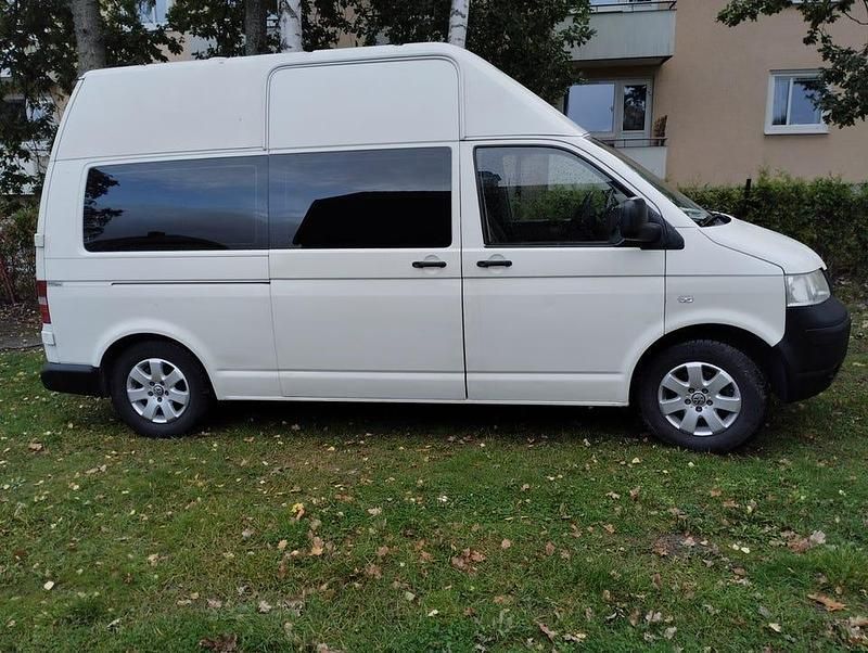 Begagnad VW Caravelle 131 HK (96 kW) 2005 Minibuss