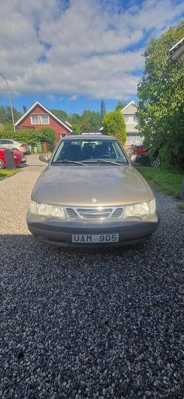 Brun Begagnad 2003 Saab 9-3 Halvkombi | 18 000 kr (Superpris) - Bild 1/4