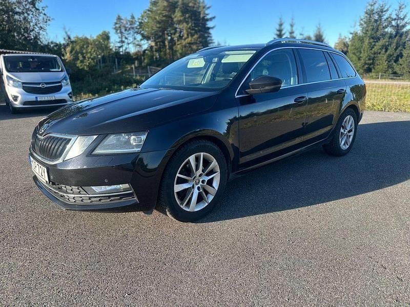 Gul Begagnad 2019 Skoda Octavia Kombi | 80 000 kr - Bild 1/4