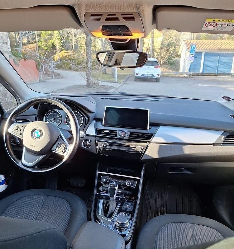 Begagnad 2017 BMW 225 Active Tourer Minibuss | 150 000 kr (Dyr) - Bild 1/3