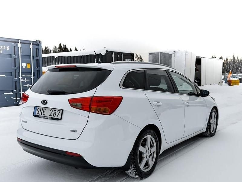 Begagnad Kia Ceed Sportswagon Comfort 128 HK (94 kW) 2014 Vit Kombi