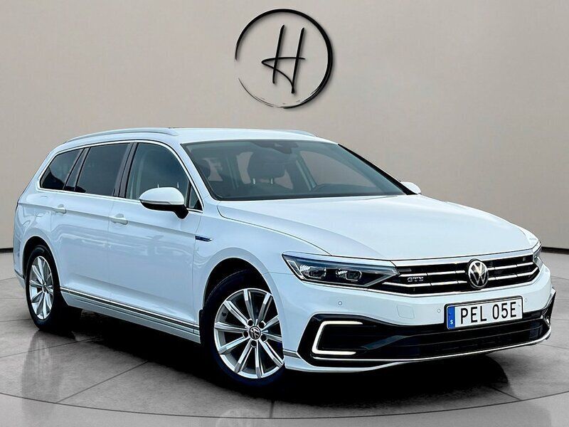 Vit Begagnad 2021 VW Passat GTE Kombi | 239 900 kr (Marknadspris) - Bild 1/4