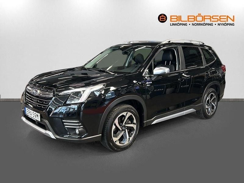 Svart Begagnad 2024 Subaru Forester SUV | 389 900 kr (Marknadspris) - Bild 1/4