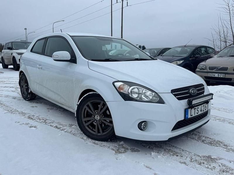 Begagnad Kia ProCeed 116 HK (85 kW) 2011 Vit Halvkombi