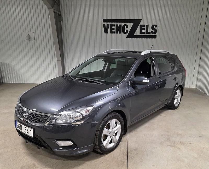 Grå metallic Begagnad 2012 Kia Ceed Sportswagon Kombi | 49 000 kr (Marknadspris) - Bild 1/4