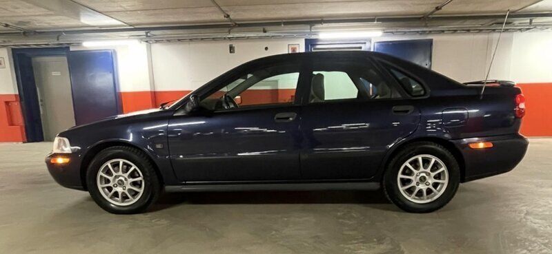 Blå Begagnad 2002 Volvo S40 Sedan | 37 000 kr (Marknadspris) - Bild 1/4