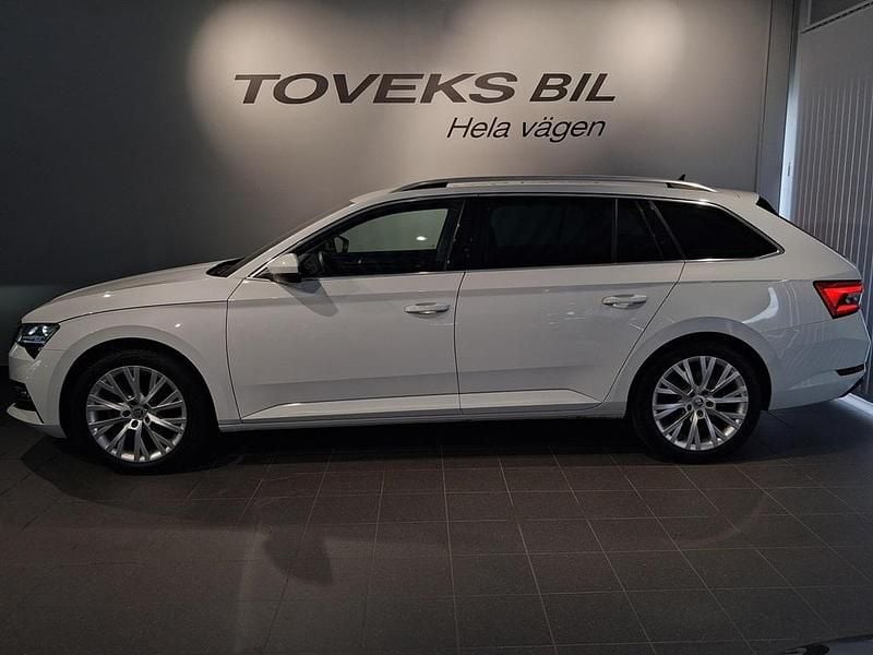 Begagnad Skoda Superb 2023 Vit Kombi