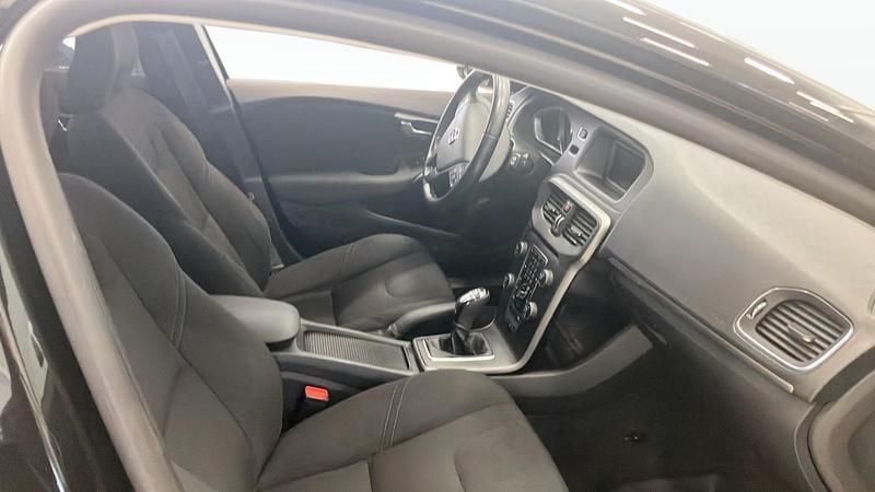 Begagnad Volvo V40 CC Kinetic 150 HK (110 kW) 2016 Svart Kombi