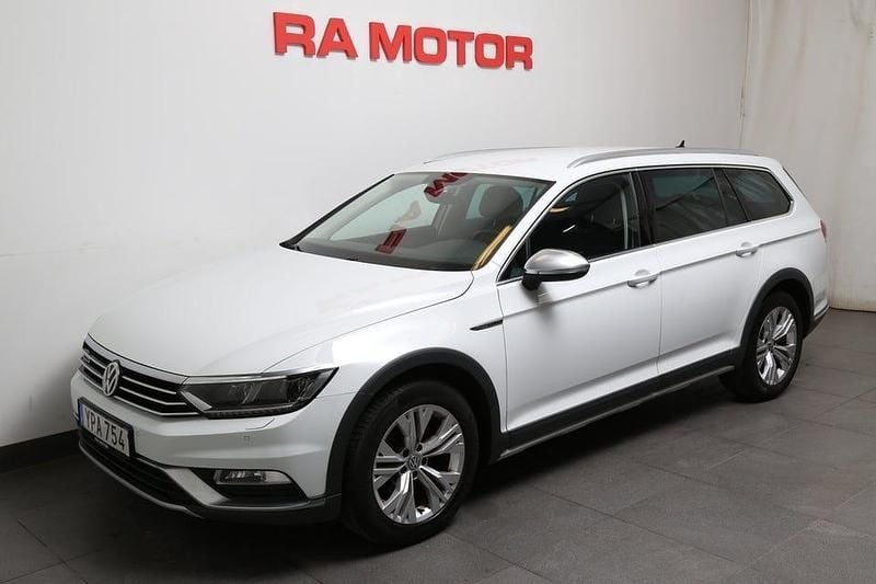 Vit Begagnad 2018 VW Passat Alltrack GT Kombi | 219 800 kr (Bra pris) - Bild 1/3