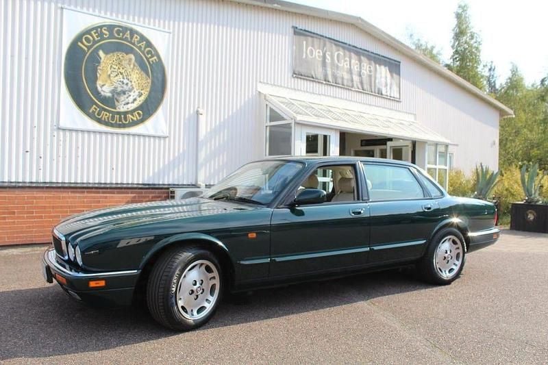 Begagnad Jaguar XJ 211 HK (155 kW) 1995 Mörkgrön Sedan