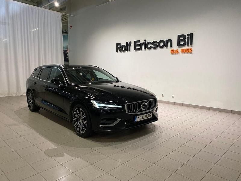 Svart Begagnad 2021 Volvo V60 Inscription Kombi | 299 500 kr (Bra pris) - Bild 1/4