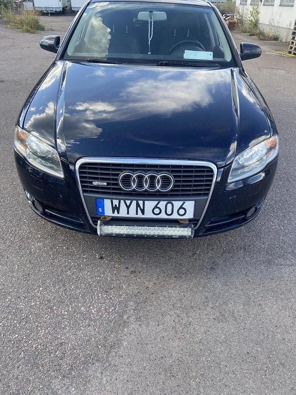 Blå Begagnad 2006 Audi A4 Comfort Kombi | 18 000 kr (Marknadspris) - Bild 1/4