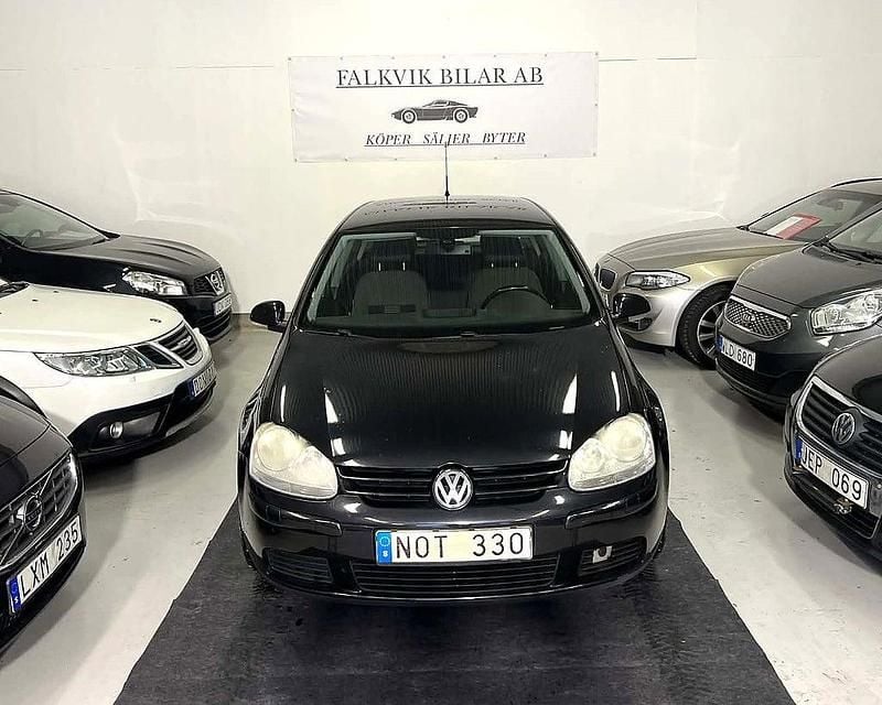 Begagnad VW Golf VI Trendline 102 HK (75 kW) 2008 Svart Halvkombi