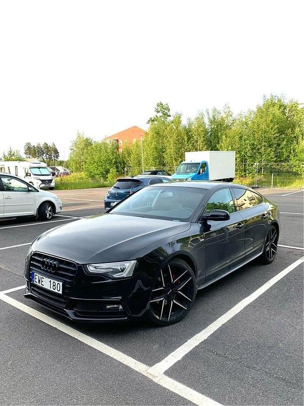 Svart Begagnad 2012 Audi A5 Sportback S-Line Halvkombi | 120 000 kr (Marknadspris) - Bild 1/4