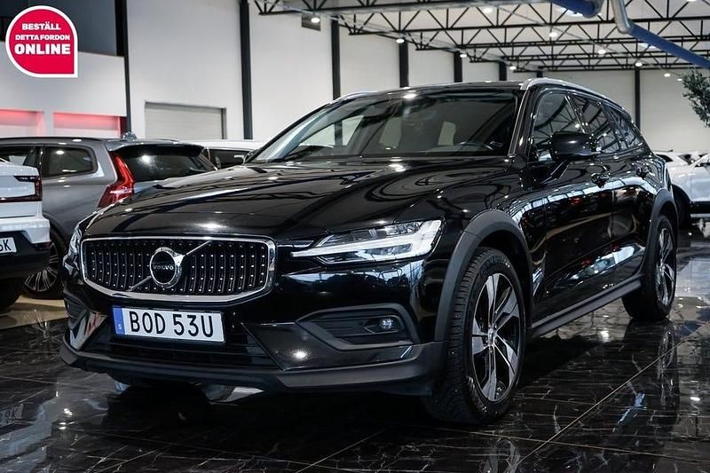 Svart Begagnad 2020 Volvo V60 CC Momentum Kombi | 239 500 kr (Marknadspris) - Bild 1/4