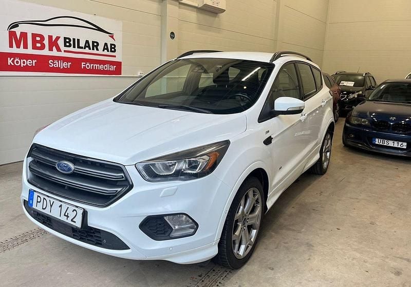 Vit Begagnad 2017 Ford Kuga ST-Line SUV | 104 900 kr (Bra pris) - Bild 1/4