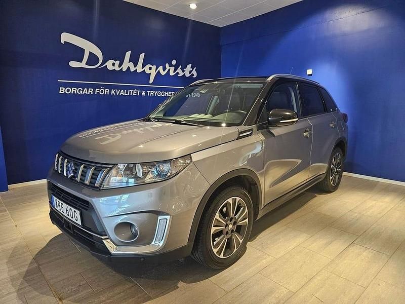 Mörkgrå Begagnad 2019 Suzuki Vitara SUV | 157 000 kr (Marknadspris) - Bild 1/3