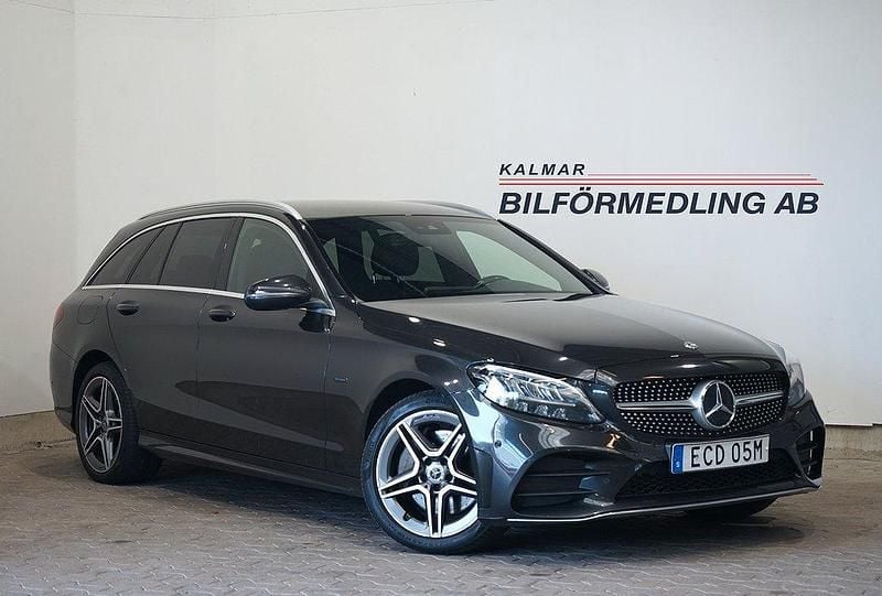 Begagnad Mercedes C300e AMG line 306 HK (225 kW) 2020 Grå Kombi