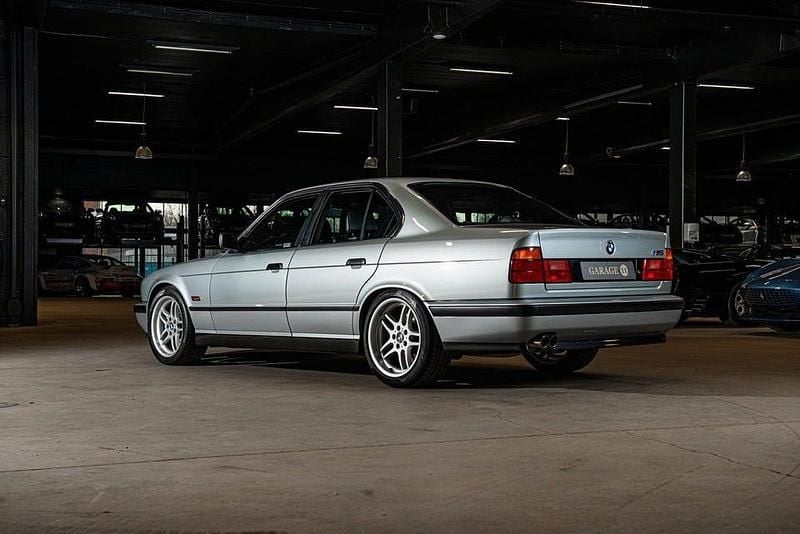 Begagnad BMW M5 340 HK (250 kW) 1995 Grå Sedan