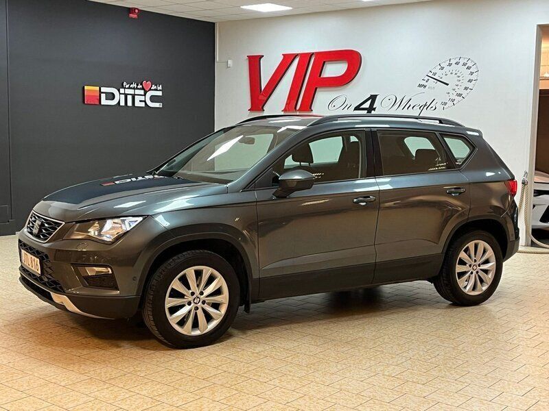 Grå Begagnad 2017 Seat Ateca 4Drive SUV | 188 900 kr (Marknadspris) - Bild 1/4