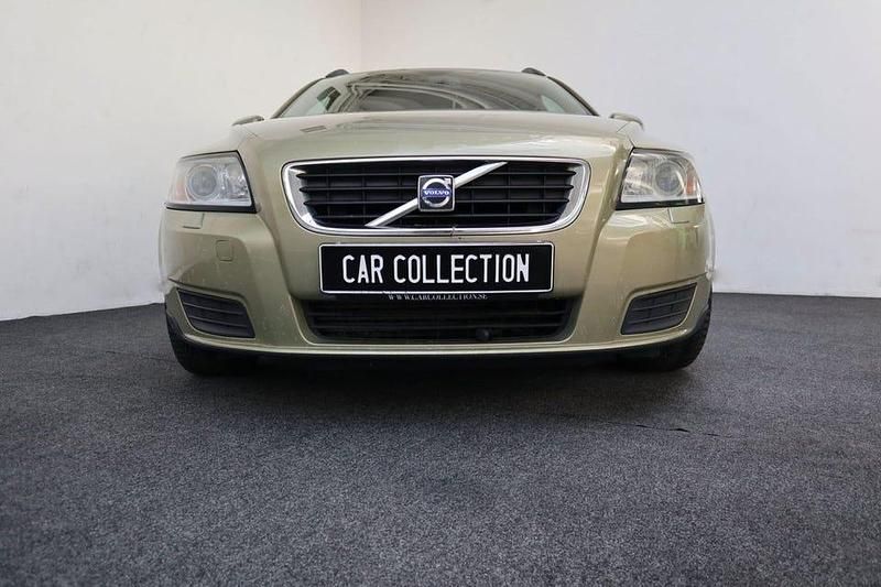 Begagnad Volvo V50 Kinetic 109 HK (80 kW) 2009 Grön Kombi