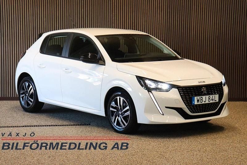 Vit Begagnad 2022 Peugeot 208 Active Halvkombi | 193 500 kr (Marknadspris) - Bild 1/4