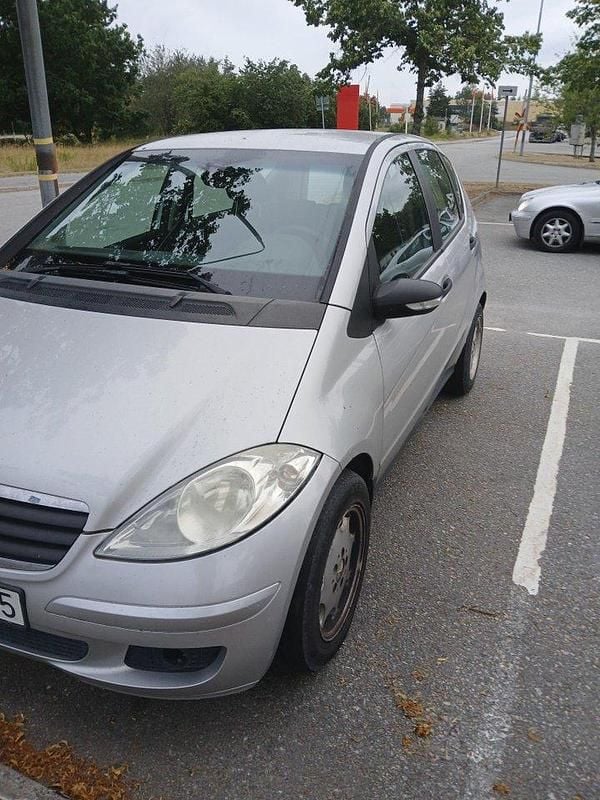 Silver Begagnad 2006 Mercedes A170 Classic Halvkombi | 14 900 kr (Marknadspris) - Bild 1/4