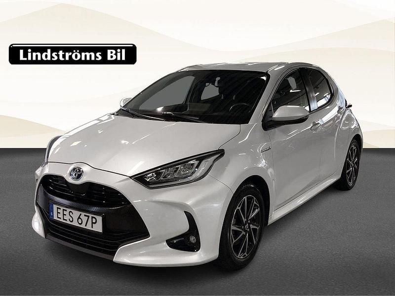 Vit Begagnad 2020 Toyota Yaris Hybrid Active Halvkombi | 214 900 kr (Marknadspris) - Bild 1/3