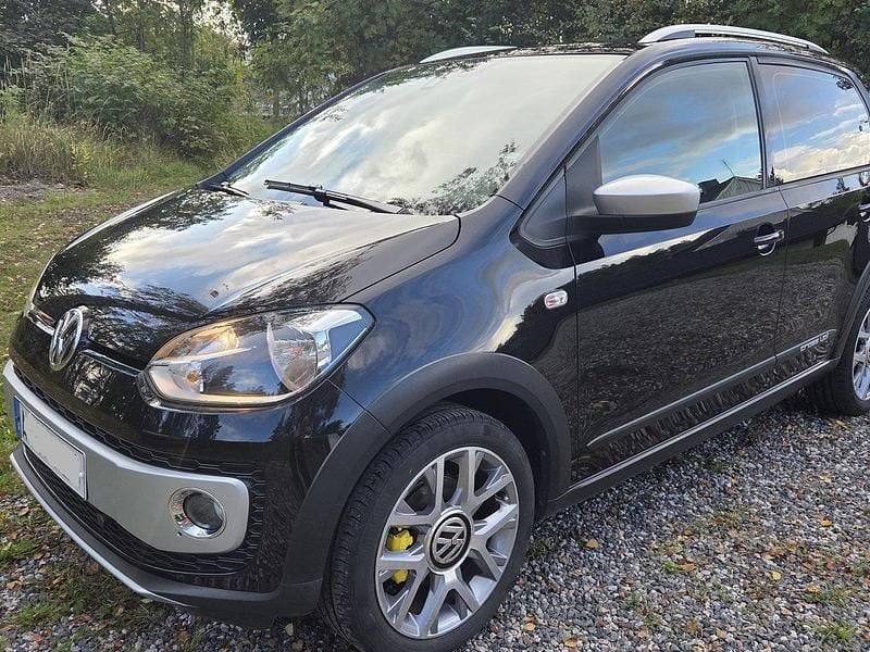 Svart Begagnad 2014 VW cross up! Halvkombi | 89 000 kr - Bild 1/4