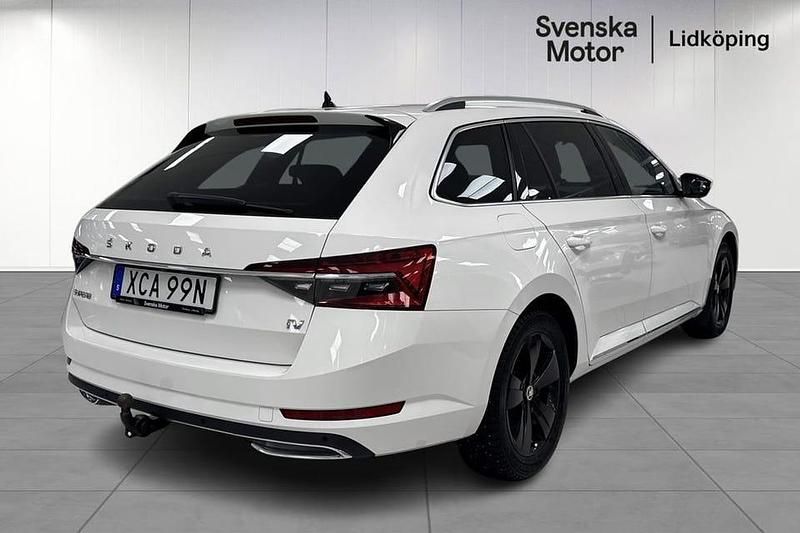 Begagnad Skoda Superb LAURIN & KLEMENT 220 HK (161 kW) 2021 Vit Kombi