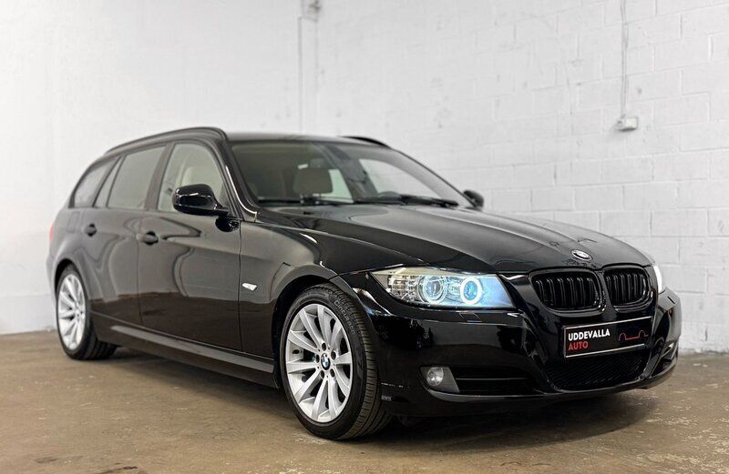 Svart Begagnad 2010 BMW 320 Comfort Edition Kombi | 64 900 kr (Marknadspris) - Bild 1/4