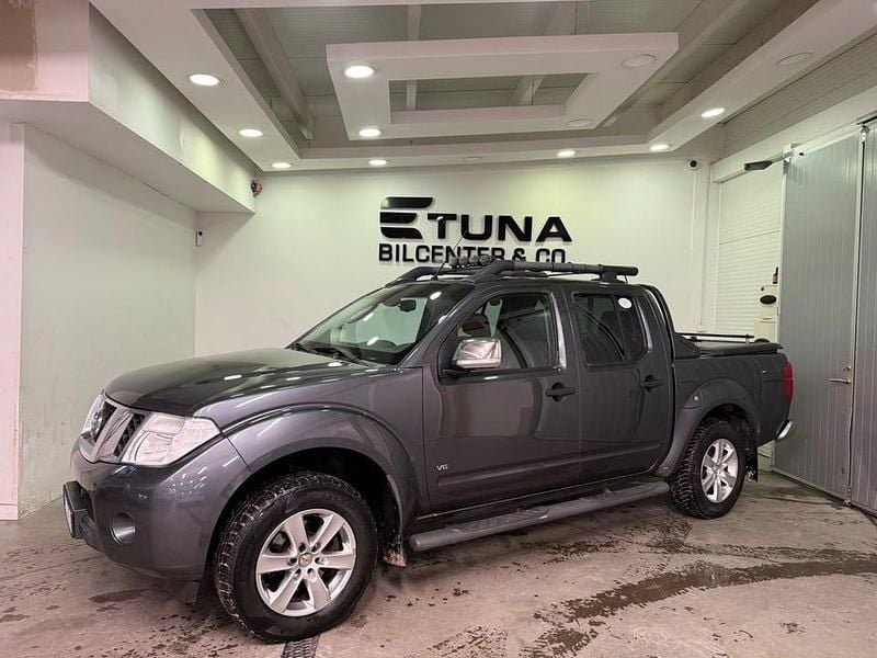 Grå Begagnad 2012 Nissan Navara Pickup | 104 900 kr (Marknadspris) - Bild 1/4