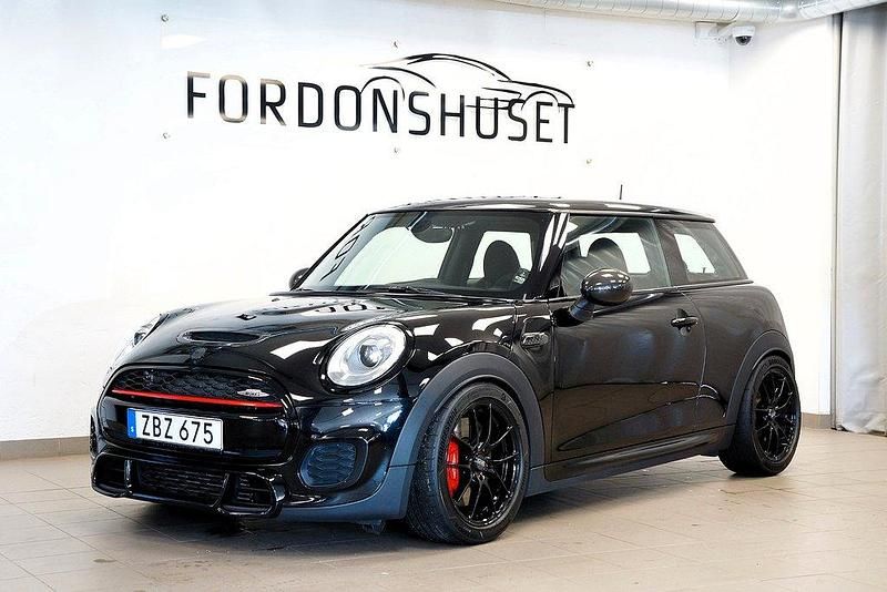 Svart Begagnad 2017 Mini John Cooper Works Halvkombi | 299 000 kr (Dyr) - Bild 1/4