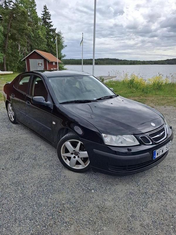 Svart Begagnad 2005 Saab 9-3 Linear Sedan | 22 000 kr (Marknadspris) - Bild 1/4