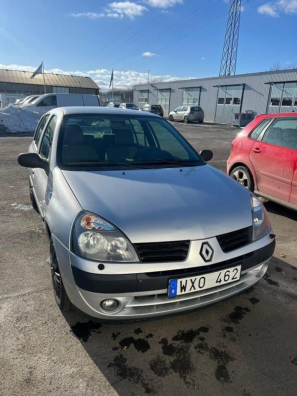 Begagnad Renault Clio R.S. 75 HK (55 kW) 2005 Halvkombi