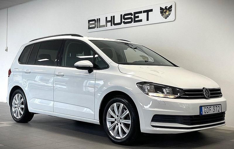 Vit Begagnad 2015 VW Touran Minibuss | 119 900 kr (Dyr) - Bild 1/4